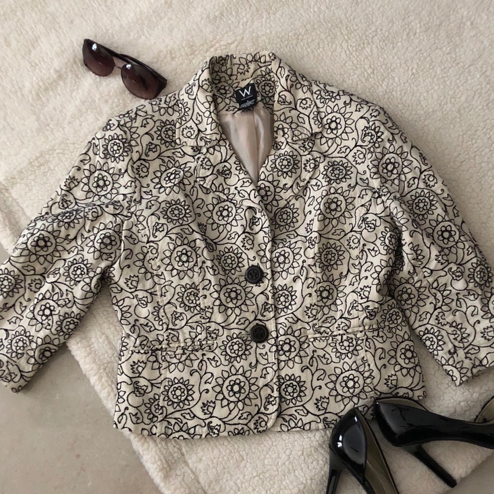 ❤️ Ivory with black design jacket